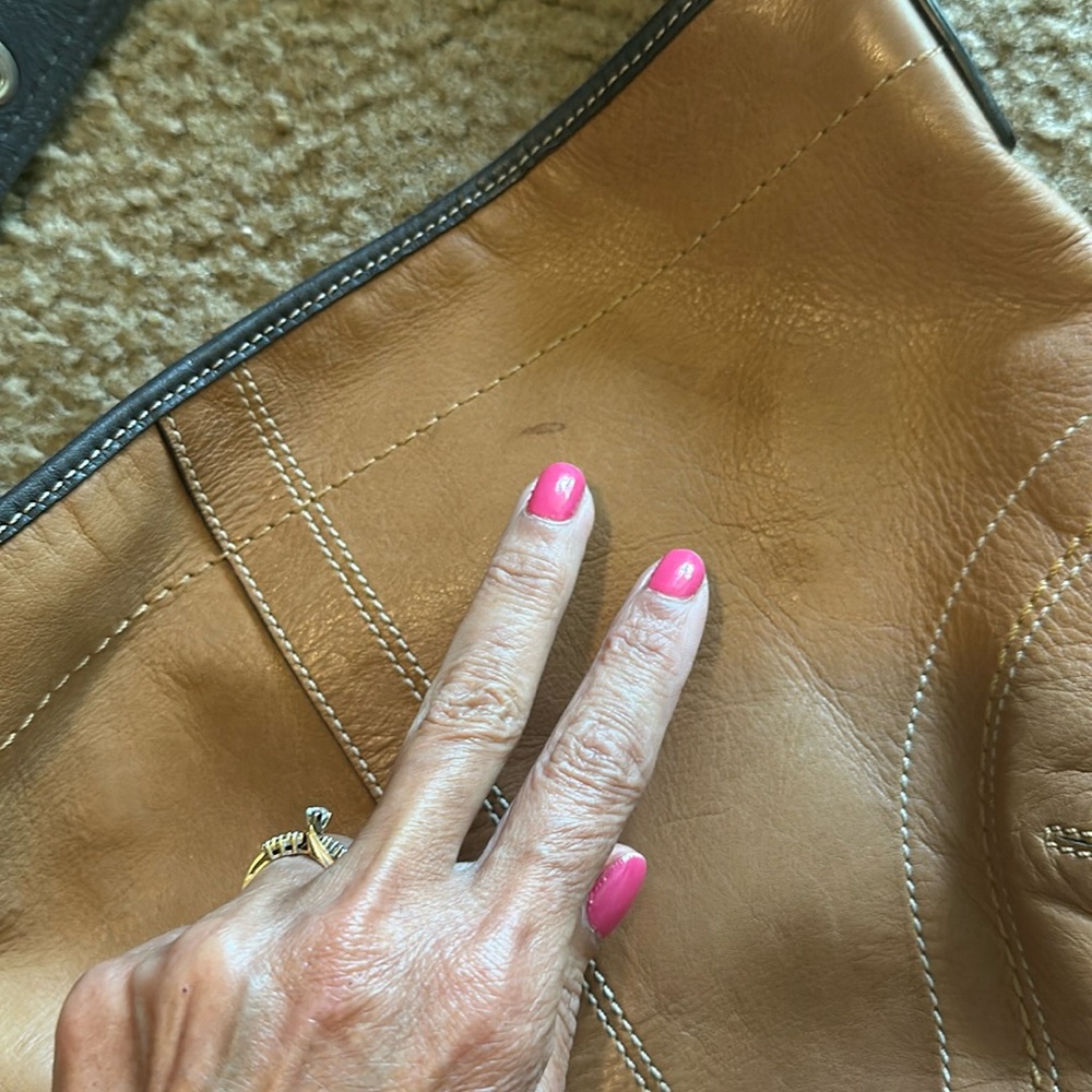 Coach purse ,adorable, soft camel toned leather🤗 - Picture 3 of 8